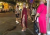 Tranh cãi vụ du khách nước ngoài mặc áo dài phối bikini gây bức xúc ở Hội An
