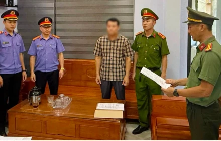 Hiệu trưởng trường tiểu học bị bắt tạm giam để điều tra nghi án nhận hối lộ