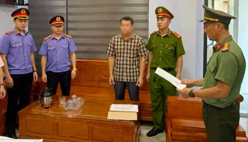 Hiệu trưởng trường tiểu học bị bắt tạm giam để điều tra nghi án nhận hối lộ