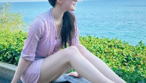 Lưu Diệc Phi chia sẻ bộ ảnh mùa hè tươi mát, tự tin thể hiện nhiều phong cách khác nhau ở tuổi 38