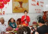 Tình huống chưa bao giờ nghĩ tới: Đề nghị khách tặng "trả lại" con mình 1 lượng vàng ngay tại đám cưới 😂
