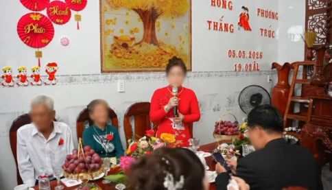 Tình huống chưa bao giờ nghĩ tới: Đề nghị khách tặng "trả lại" con mình 1 lượng vàng ngay tại đám cưới 😂