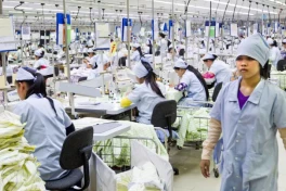 Bị áp thuế đối ứng cao nhất 49%, hàng xóm Việt Nam rơi vào khủng hoảng xuất khẩu