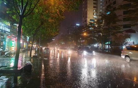 Hà Nội sắp đón không khí lạnh, mưa giông diện rộng, nhiệt độ giảm sâu xuống 23 độ C