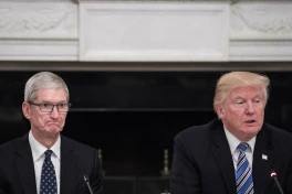 Giấc mơ iPhone "Made in USA": Vì sao ông Trump tự tin còn chuyên gia lắc đầu?