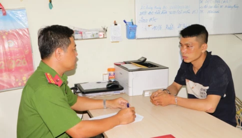 Trung tá Cảnh sát cơ động bị chém khi làm nhiệm vụ