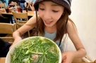 "Chị đẹp không tuổi" Hàn Quốc, nữ ca sĩ Sandara Park gây thích thú khi thưởng thức bát phở đầy hành lá ở Hà Nội