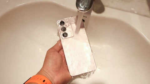 Đánh giá realme C75x: Độ bền cao, bảo hành cả kháng nước, pin trâu, sạc nhanh nhẹn nhưng có một vài thứ quan trọng phải đánh đổi