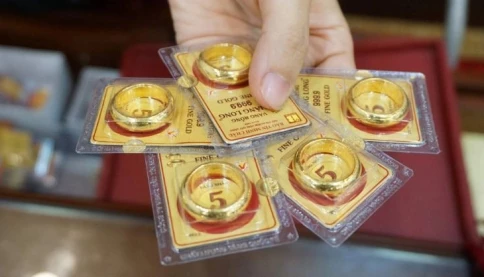 Vì sao giá vàng liên tục thủng đáy, giảm mạnh nhiều ngày liền?