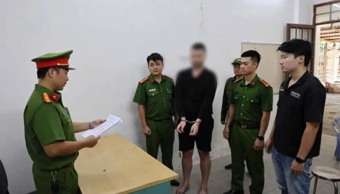 Khởi tố người nước ngoài đập phá quán cà phê ở Đà Nẵng