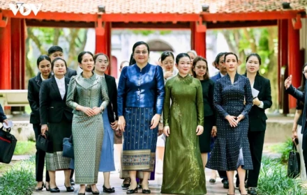 Phu nhân Đào Thị Bích Thủy lần đầu xuất hiện trước công chúng