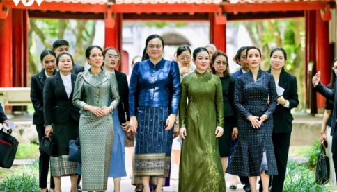 Phu nhân Đào Thị Bích Thủy lần đầu xuất hiện trước công chúng