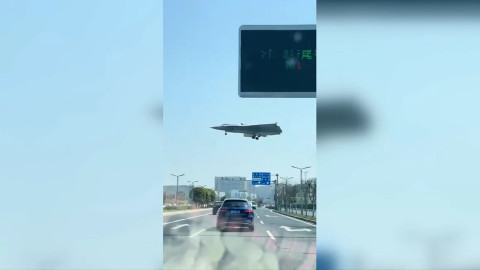 Video "máy bay phản lực 3 động cơ, không đuôi" của Trung Quốc xuất hiện trên Weibo khiến cộng đồng quân sự xôn xao