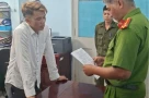 Bắt khẩn cấp người đàn ông khóa cửa, cầm dao khống chế đoàn thẩm định tài sản, giam lỏng nhiều người trong nhà