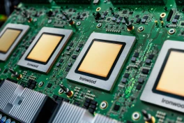 Nhanh quá Google ơi! Chip AI có hiệu năng gấp 24 lần siêu máy tính "khủng" nhất hiện nay
