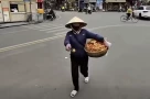 Xác minh vụ du khách nước ngoài mua 10 chiếc bánh rán với giá 430.000 đồng ở Hồ Gươm