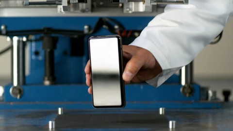 Các nhà sản xuất điện thoại đang từ bỏ Gorilla Glass