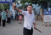 Khởi tố gã côn đồ nhiều lần mang dao, gạch gây rối trước cổng bệnh viện, thách thức công an