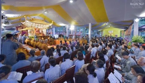 Lễ tưởng niệm - kỳ siêu liệt sĩ và đồng bào yêu nước tại công viên Lê Thị Riêng