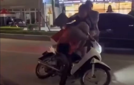 Tạm giữ tài xế taxi đánh nam shipper giữa đường