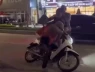 Tạm giữ tài xế taxi đánh nam shipper giữa đường