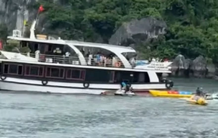 Tàu du lịch va chạm trên vịnh Lan Hạ khiến 1 người thiệt mạng, 11 người rơi xuống biển