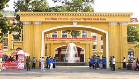 Xác minh phản ánh giám thị gợi ý thí sinh cho bạn xem bài thi tại Quảng Ninh. Hic