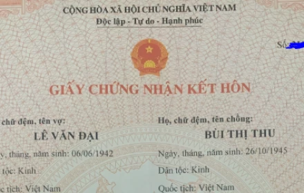 Bi hài đính chính giấy đăng ký kết hôn của hai cụ trên 80 tuổi!