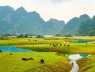 Chỉ cách Hà Nội 100 km, có một "ốc đảo" giữa núi đá với khí hậu mát mẻ quanh năm