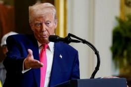 Tweet "DJT" ngay trước lúc hoãn thuế: Ông Trump đối mặt cáo buộc thao túng thị trường