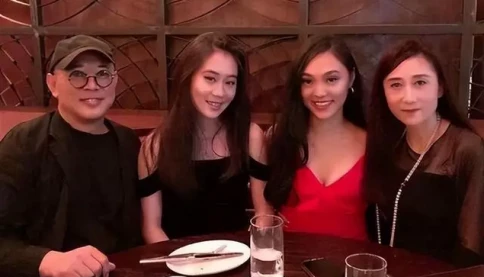 Bốn cô con gái, hai cuộc hôn nhân và một đời sóng gió của ông vua kung fu Lý Liên Kiệt