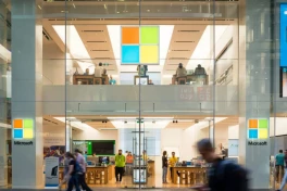 Làm loạn lễ kỷ niệm 50 năm thành lập Microsoft và cái kết