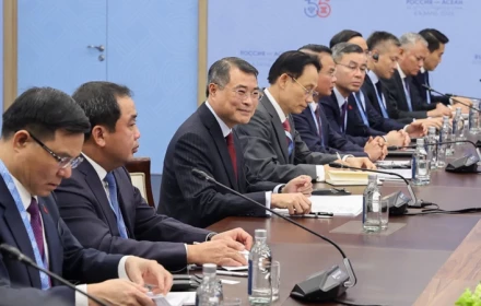 Thủ tướng tham dự phiên ăn trưa làm việc do Tổng thống Nga Putin chủ trì