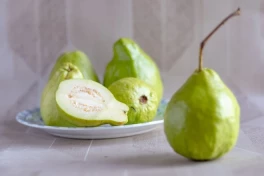 Năm điều không nên làm khi ăn ổi