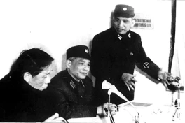 Ai đã trực tiếp chỉ huy chiến dịch "Điện Biên Phủ trên không" cuối năm 1972?