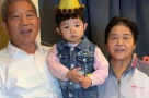 Tình cảnh hiện tại của một phụ nữ 67 tuổi sinh con ra sao