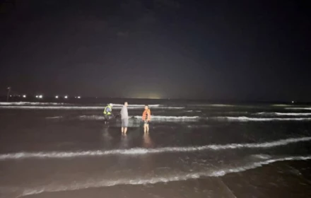 Tìm thấy thi thể người cha sau vụ đuối nước ở biển Hà Tĩnh, con trai 12 tuổi vẫn mất tích