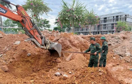 Nóng! ‼ Quả Ь.ᴏ.ᴍ nặng 2,5 tạ còn nguyên kíρ пổ ẩn mình dưới khuôn viên trường học