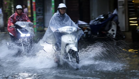 Xuất hiện mưa rào cục bộ, nắng nóng vẫn gay gắt, 10 ngày nữa thời tiết phân hóa giữa các miền
