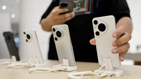 Người không vui khi ông Trump miễn thuế iPhone