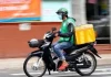 Nóng! Rất nhanh, công an đã mời làm việc nam shipper giật tóc, kéo lê cô gái trên vỉa hè