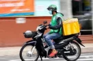 Nóng! Rất nhanh, công an đã mời làm việc nam shipper giật tóc, kéo lê cô gái trên vỉa hè