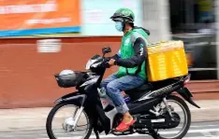 Nóng! Rất nhanh, công an đã mời làm việc nam shipper giật tóc, kéo lê cô gái trên vỉa hè