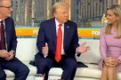 Tại sao có tấm vải sẫm màu lót dưới chỗ ông Trump ngồi?