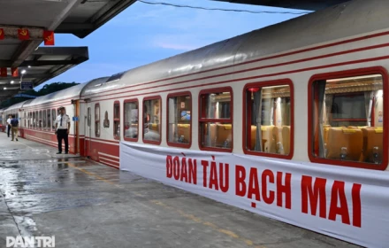 Chuyến tàu đặc biệt chở hơn 500 bác sĩ đi làm mỗi ngày đã khởi động!