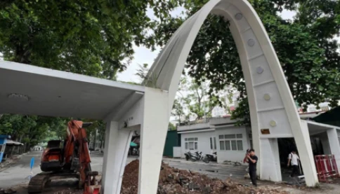 Cổng parabol Đại học Bách khoa Hà Nội di dời vào trong