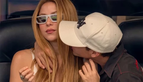 Shakira đưa con trai 13 tuổi đến World Cup nhưng nhiều người nhầm là bạn trai mới