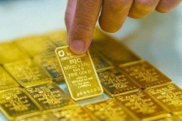 Giá vàng trong nước sáng 15/4 "bất chấp thế giới", tiếp tục tăng sốc sát mốc cao nhất lịch sử dù vàng quốc tế hạ nhiệt