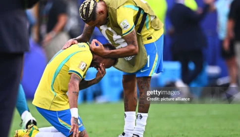 Ảnh Neymar gục ngã phủ sóng toàn cầu: Lời chia tay nghẹn ngào khép lại 16 năm của huyền thoại Brazil