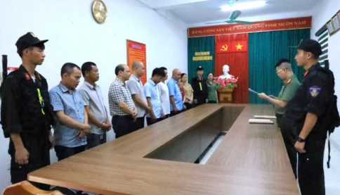 Khởi tố, bắt tạm giam 2 Phó Chủ tịch xã cùng 10 bị can